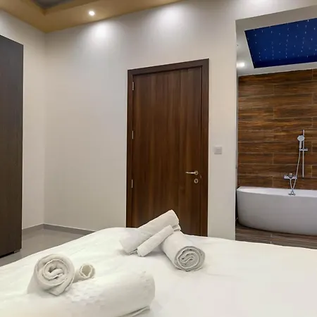 Gem Beachfront With Amazing Bay And Sea Views