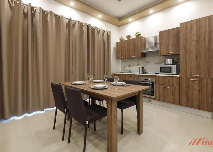 شقة Gem Beachfront With Amazing Bay And Sea Views