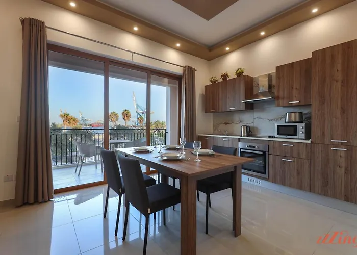 شقة Gem Beachfront With Amazing Bay And Sea Views *