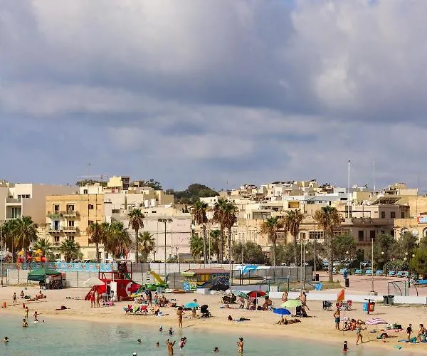 شقة Gem Beachfront With Amazing Bay And Sea Views