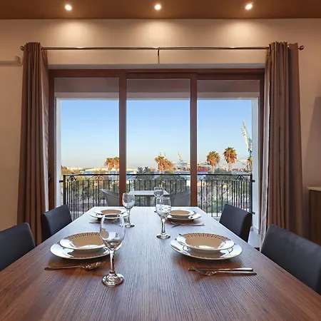 Gem Beachfront With Amazing Bay And Sea Views