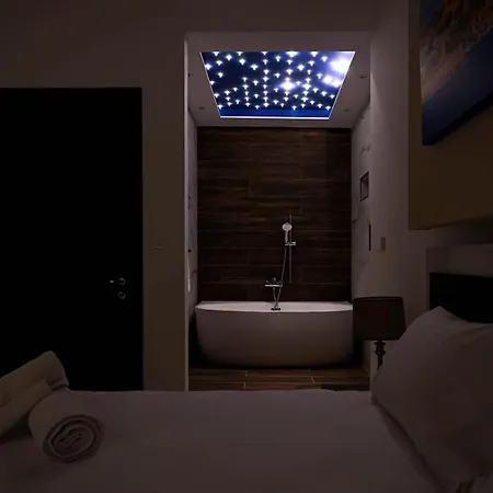 Gem Beachfront With Amazing Bay And Sea Views *