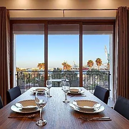 Gem Beachfront With Amazing Bay And Sea Views Apartment *