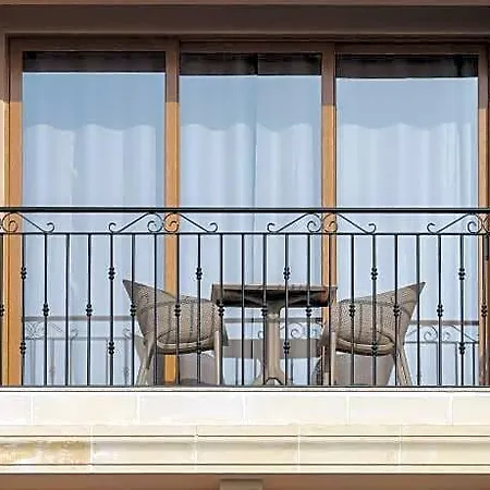 Gem Beachfront With Amazing Bay And Sea Views Apartment