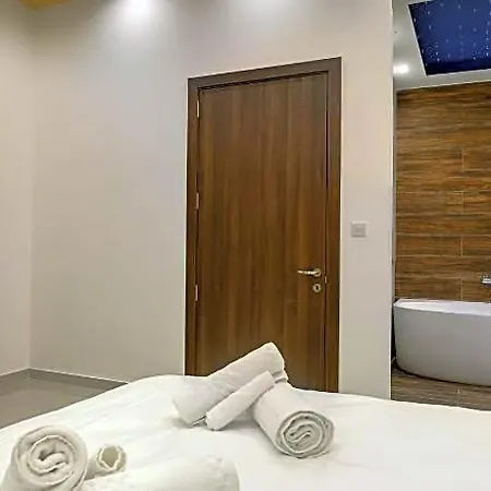 Apartment Gem Beachfront With Amazing Bay And Sea Views Birzebbuga